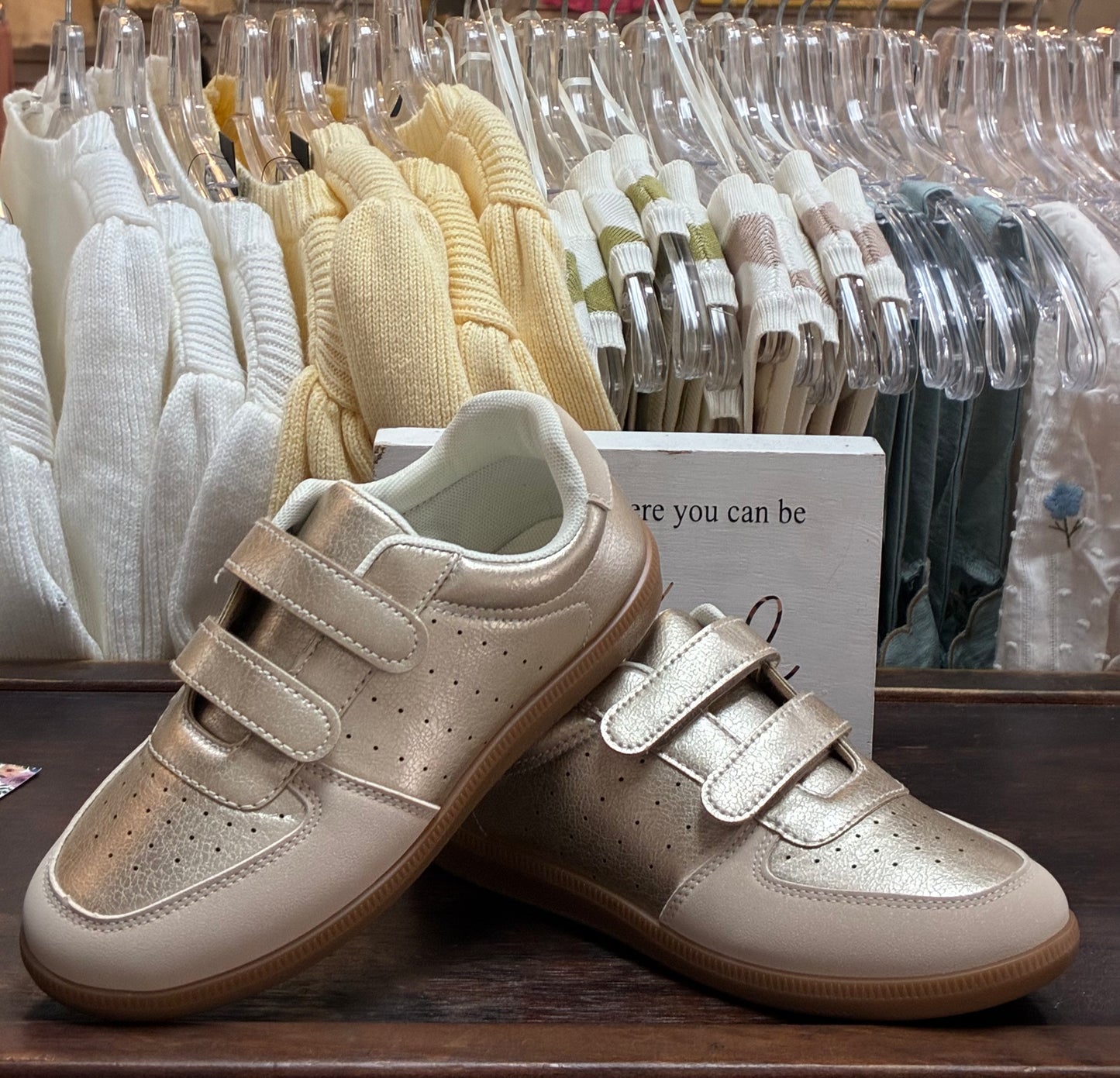 Girls Nova Easy Strap Sneaker