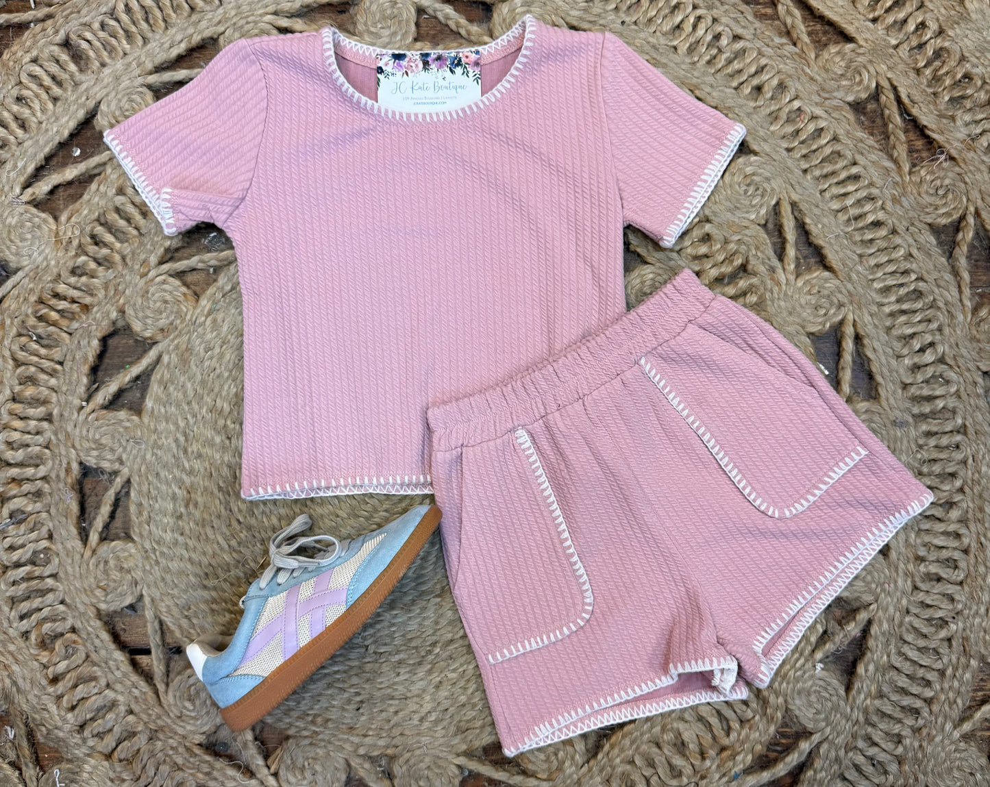 Girls Contrast Stitch Patch Pocket Rib Knit Shorts in Pink