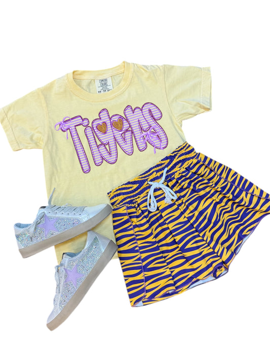 Tigers on yellow