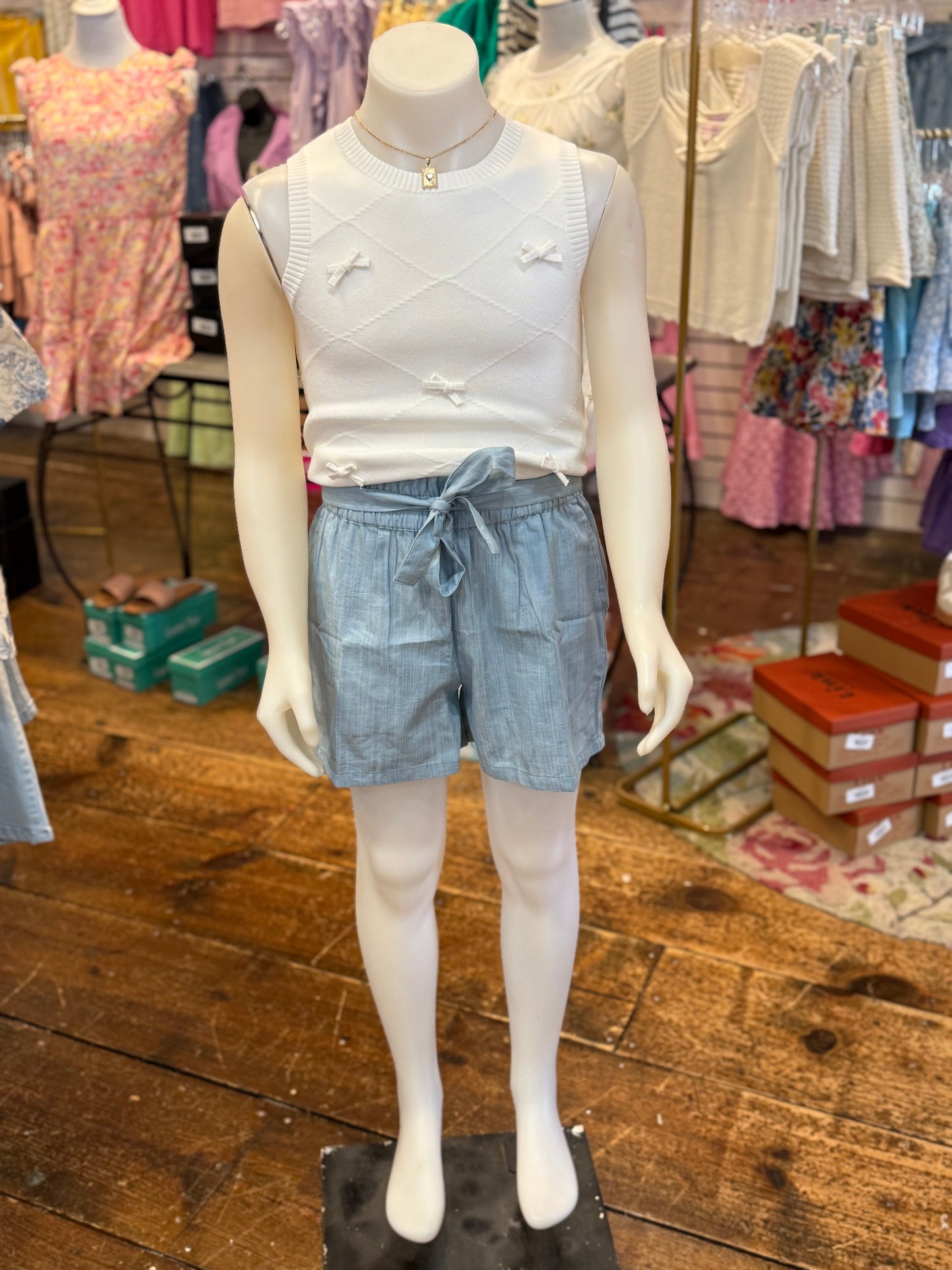 Bow Detail Crew Neck Sleeveless Knit Sweater Top in White