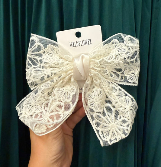 Ivory swirls detail bow