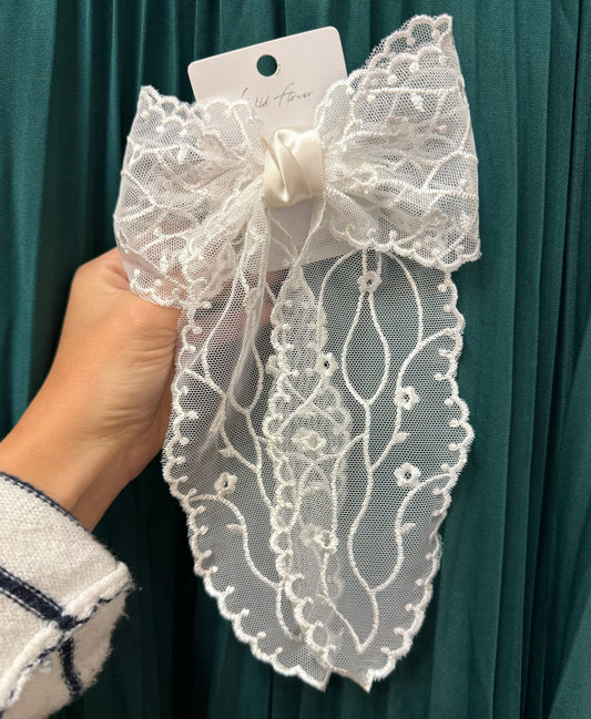 Ivory lace detail ribbon