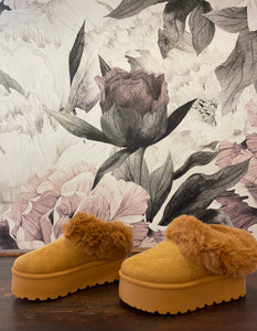 Ugg best sale inspired slippers